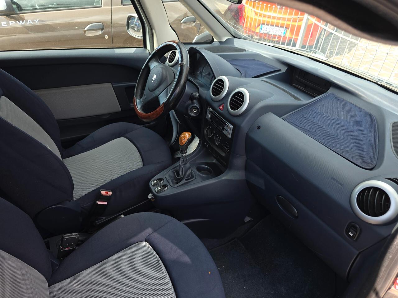 Peugeot 1007 1.4 HDi Trendy Diesel usata