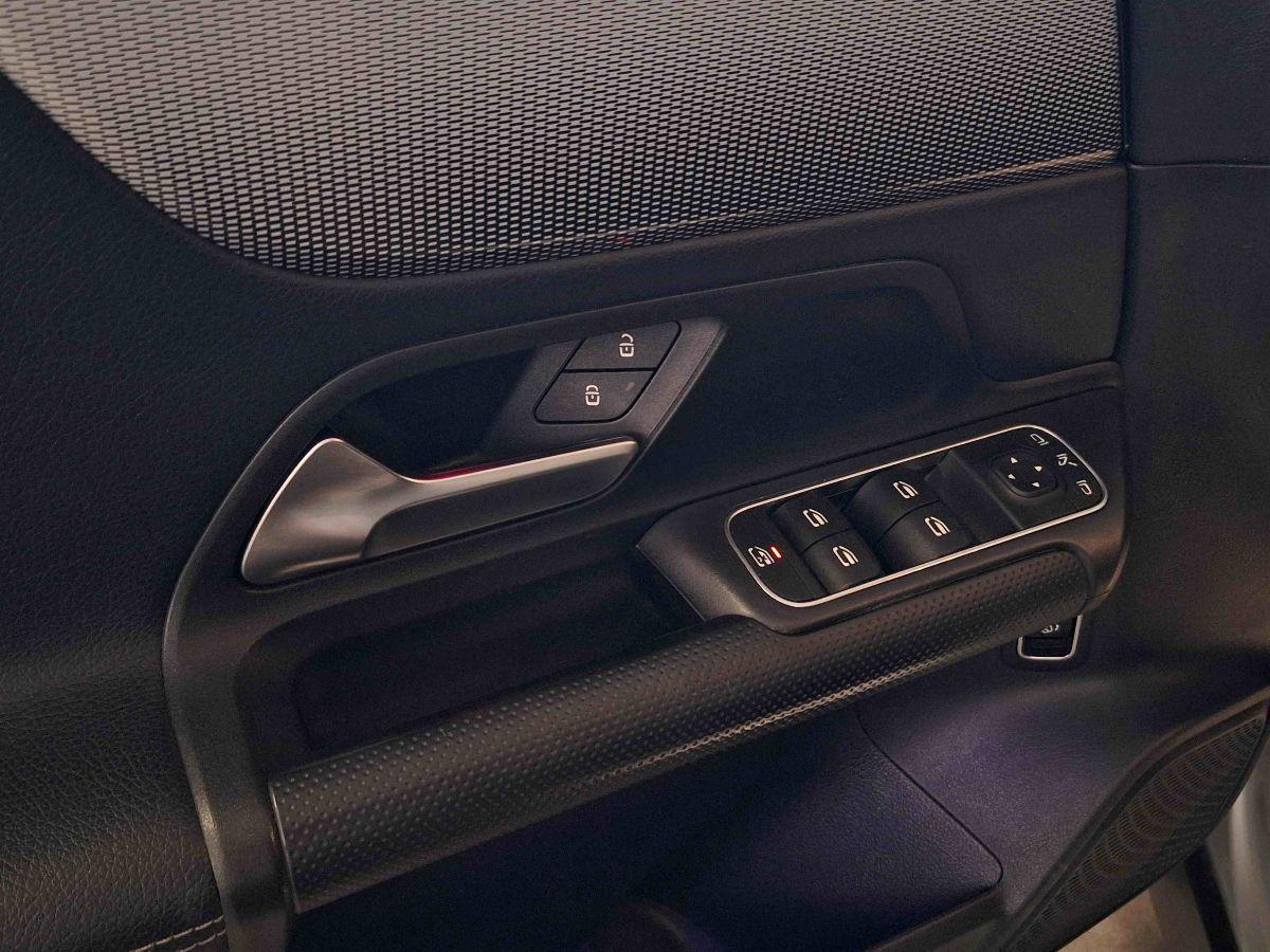 MERCEDES GLB 200d 4MATIC SPORT PLUS 150CV - PELLE- LUCI 64 COLORI - RETROCAMERA - DOPPIO DISPLAY 10.25
