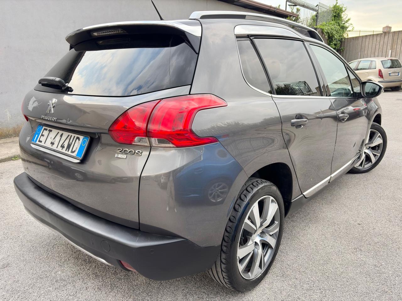 Peugeot 2008 1.6 HDI 92cv carrozzeria GRAFFIATA