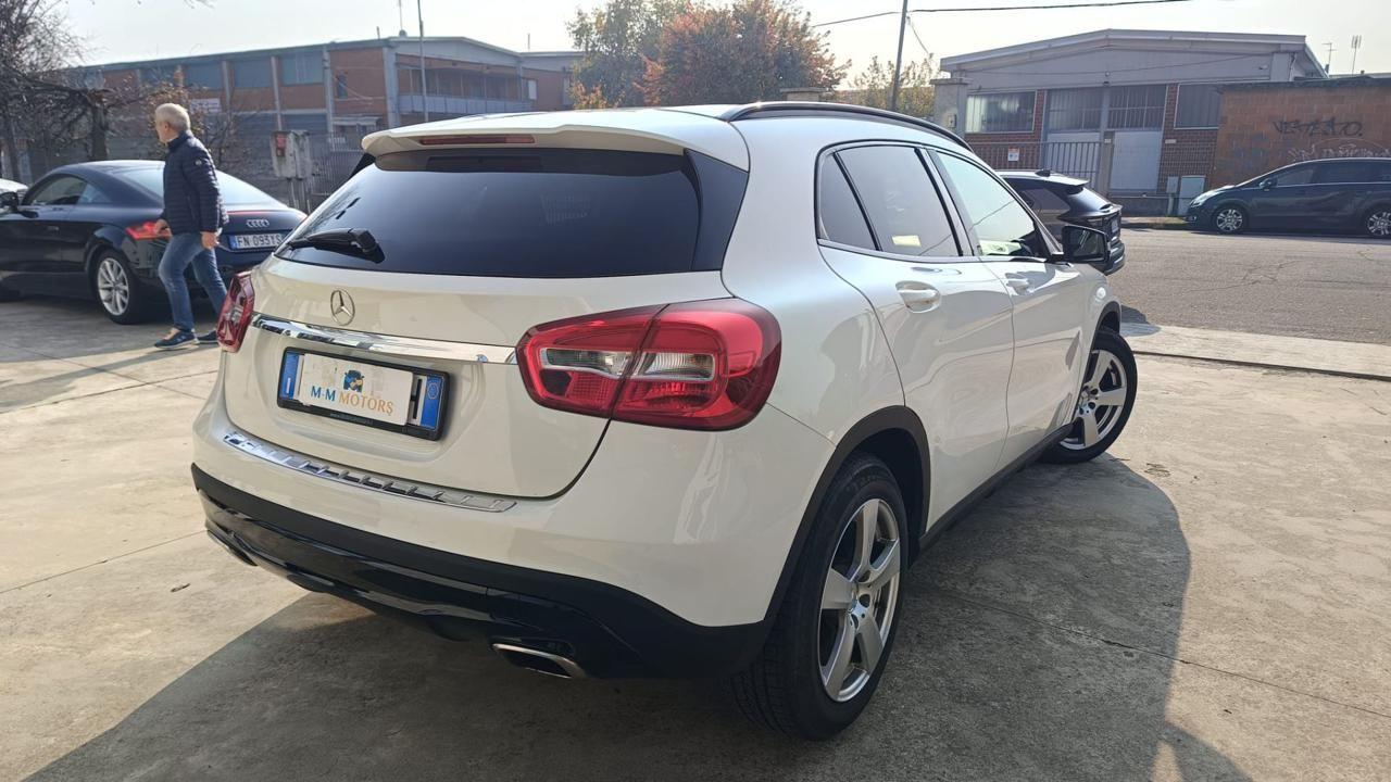 MERCEDES-BENZ GLA 200 d Automatic Business