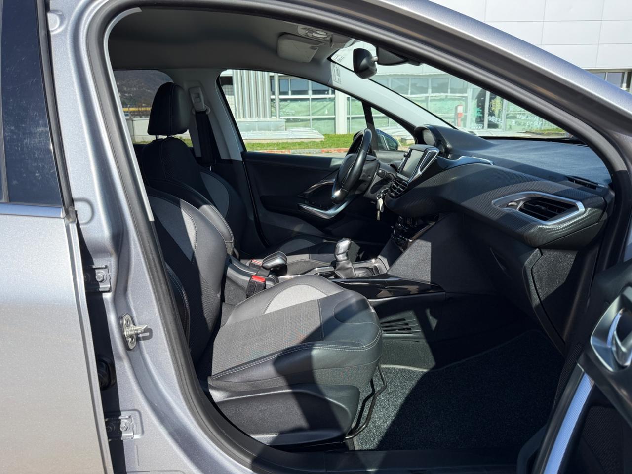 Peugeot 2008 1.2 Turbo Benzina 110 cv EURO 6B NEOPATENTATI