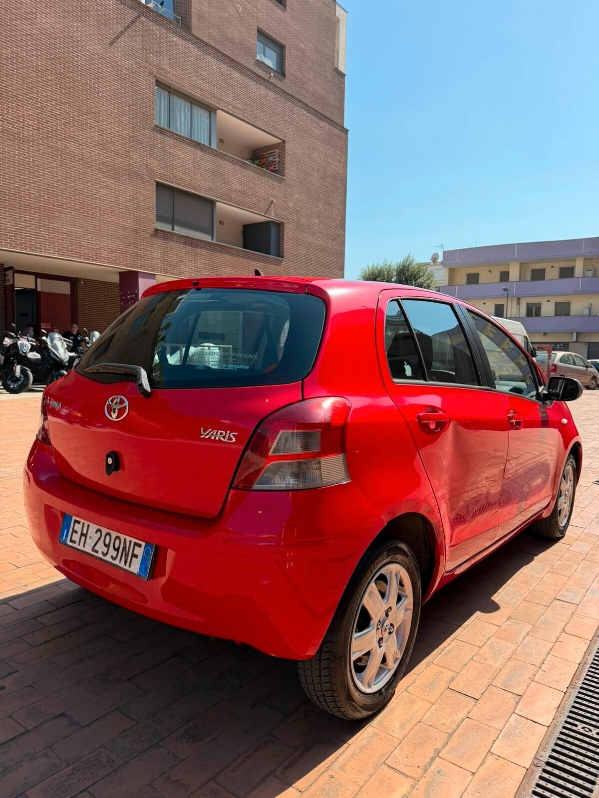 Toyota Yaris 1.0 5 porte Now