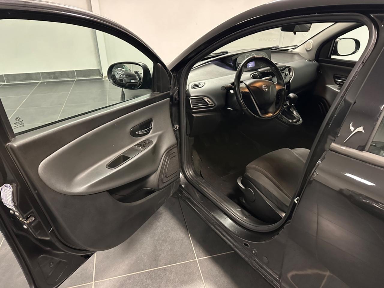 LANCIA YPSILON 1.2 NEOPATENTATI 69CV GARANZIA