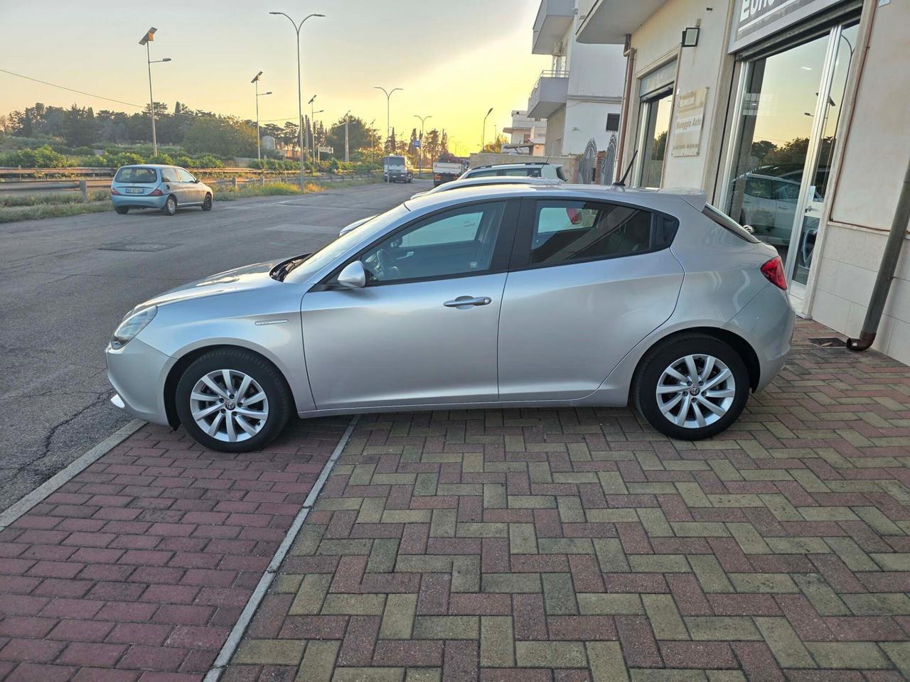 Alfa Romeo Giulietta 1.6 JTDm-2 120 CV Distinctive