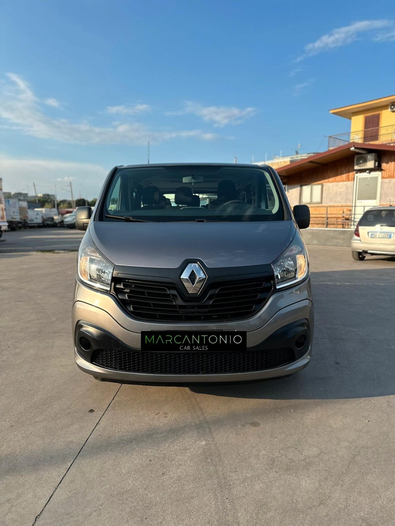 Renault Trafic 9 posti pulmino