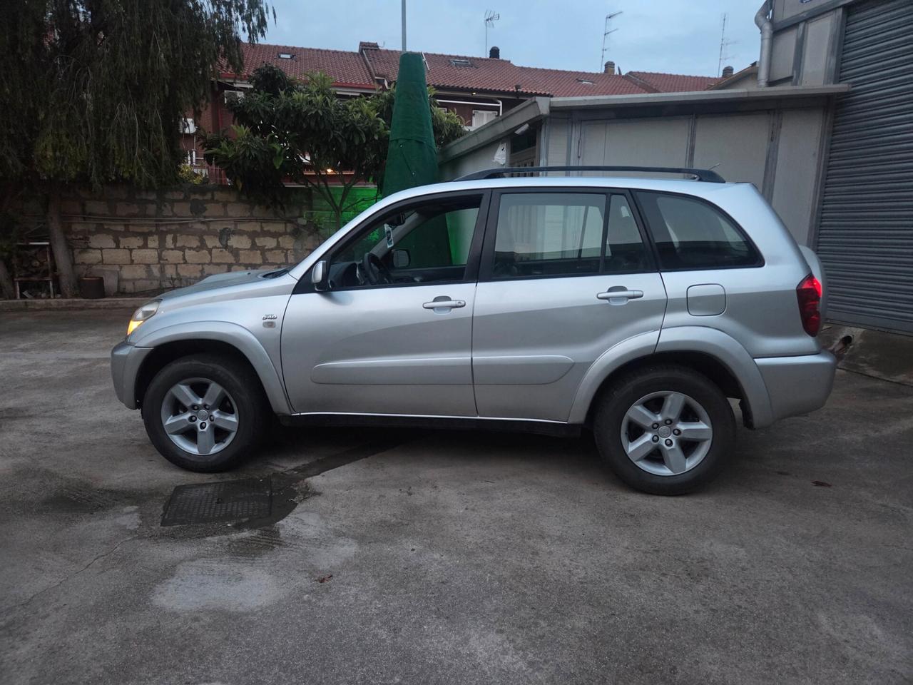 Toyota RAV 4 RAV4 2.0 Tdi D-4D cat 5 porte Sol