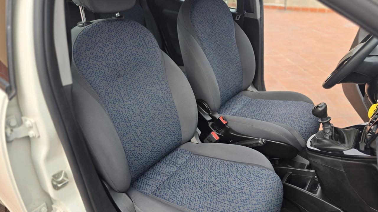 Lancia Ypsilon 1.0 FireFly 5 porte S&S Hybrid Ecochic Silver