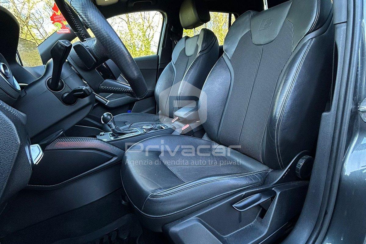 AUDI Q2 35 TFSI S tronic Identity Black