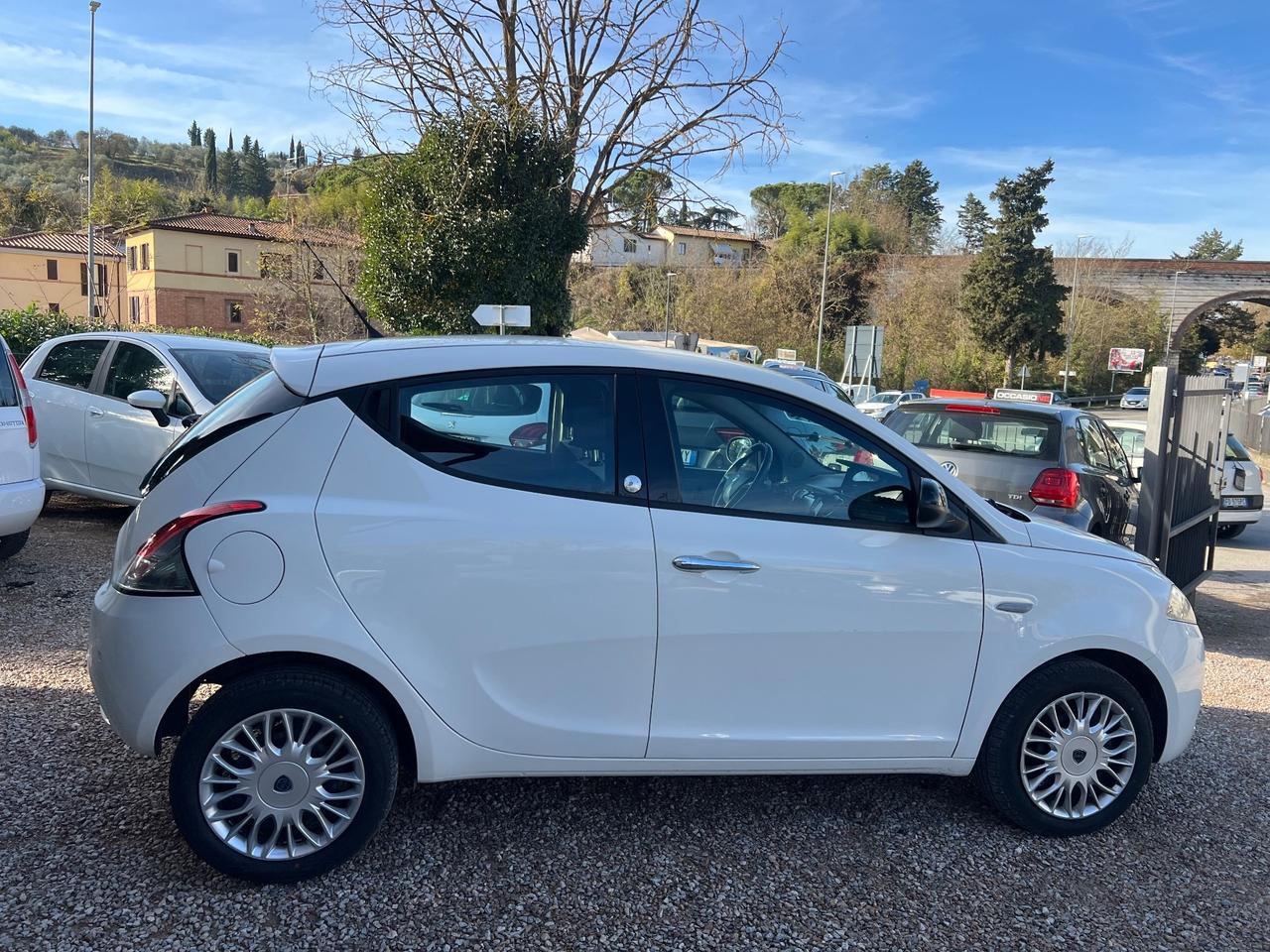 Lancia Ypsilon 1.2 69 CV 5 porte GPL Ecochic Silver