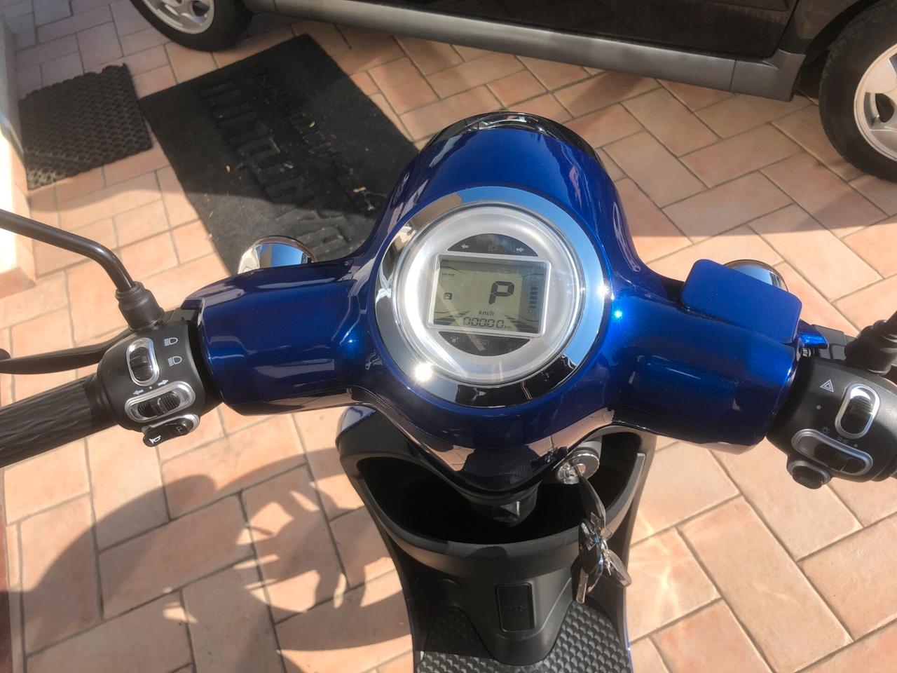NUOVO R16 600W 48V 12Ah SCOOTER BICI