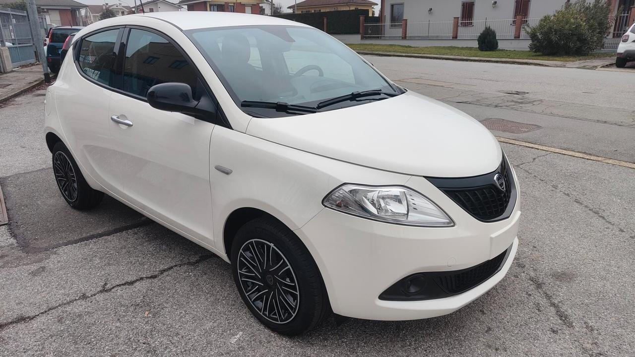 Lancia Ypsilon 1.0 FireFly 5 porte S&S Hybrid Oro