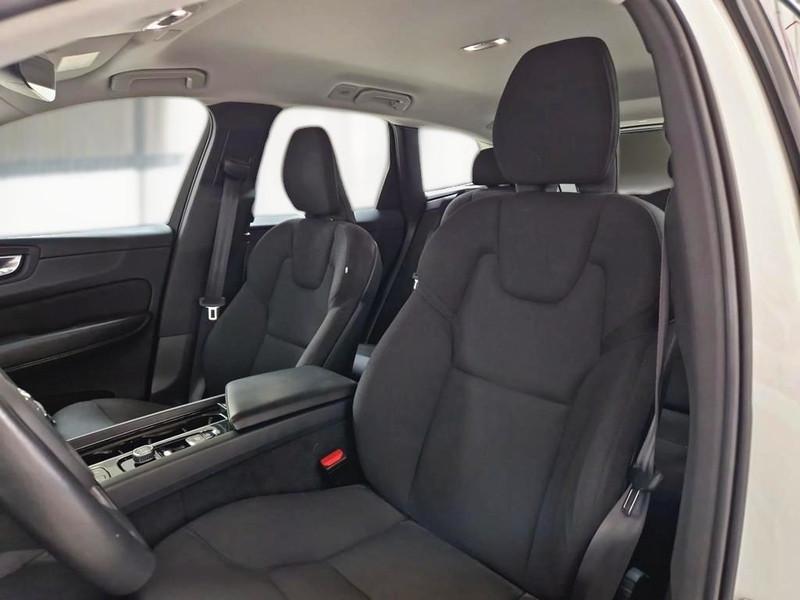 VOLVO XC60 B4 D AWD AUTOMATICO MOMENTUM PRO SUV
