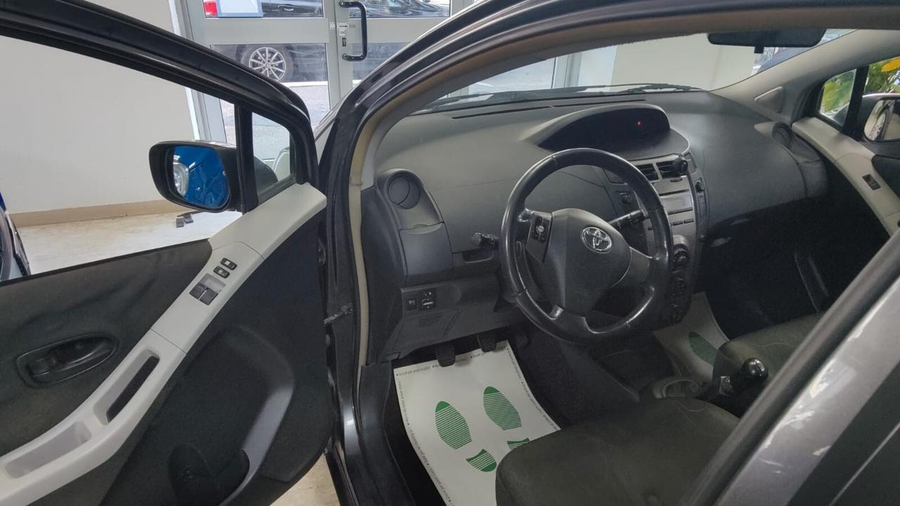 Toyota Yaris 1.0 5 Porte
