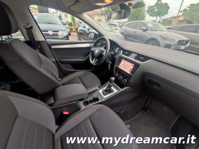 SKODA Octavia 1.5 DSG Wagon Ambition G-Tec