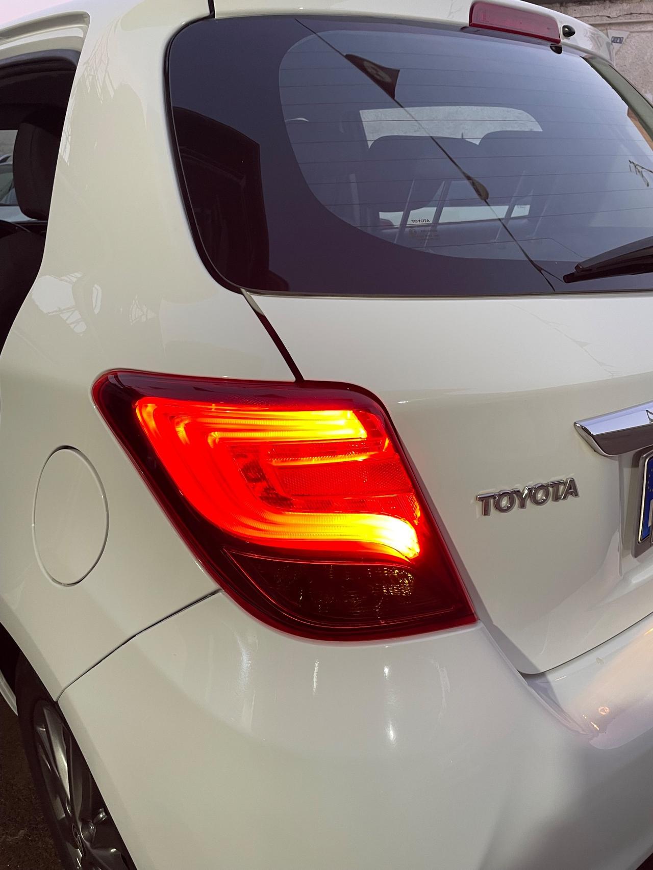 Toyota Yaris 1.0 5 porte Lounge Full navigatore retrocamera dal nord Italia