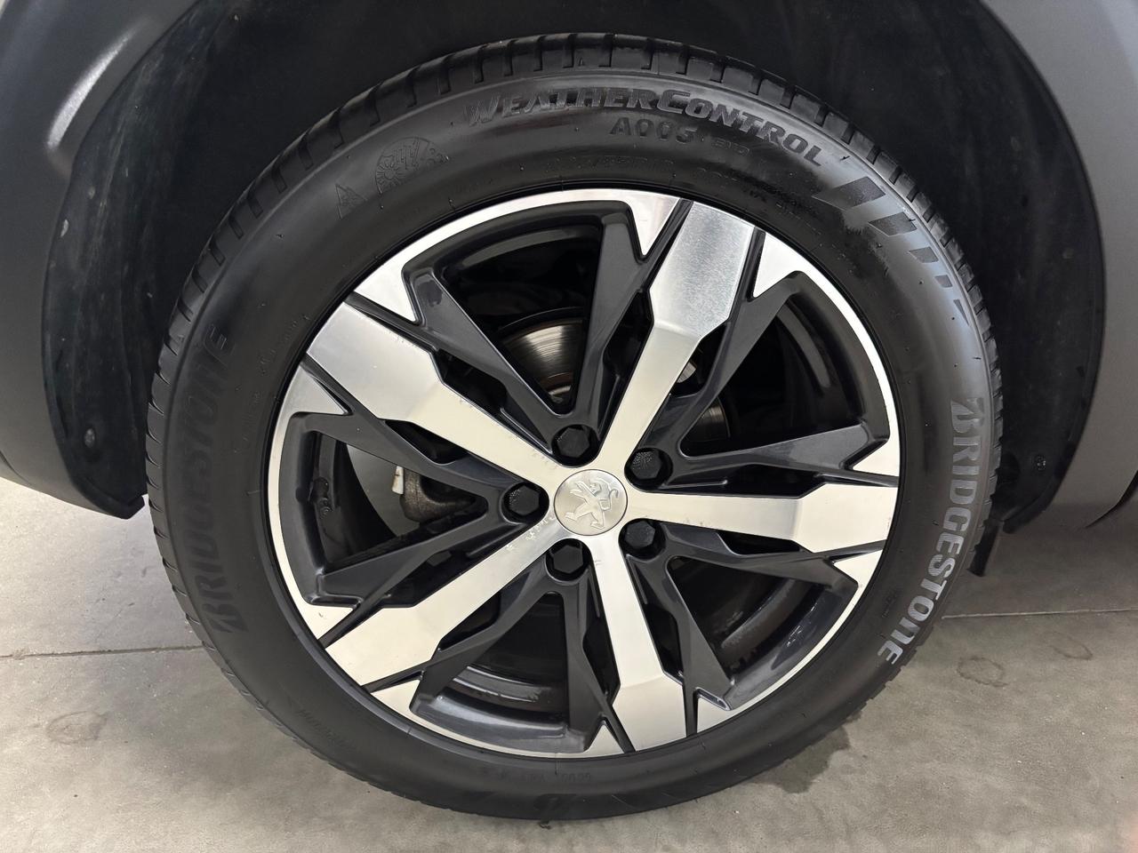 Peugeot 3008 1.2 BENZINA S&S Allure