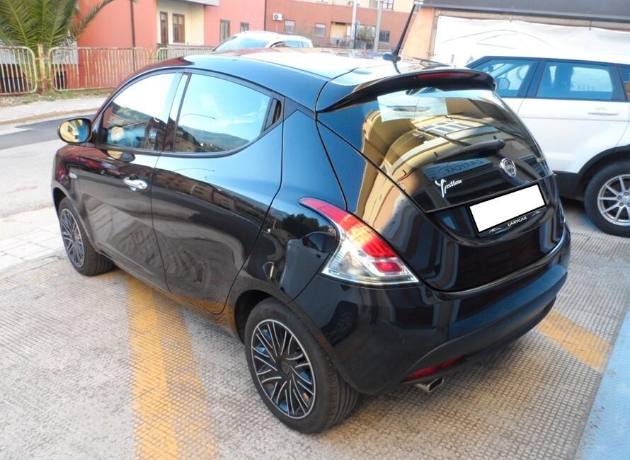 Lancia Ypsilon 1.0 FireFly 70 CV Hybrid Gold