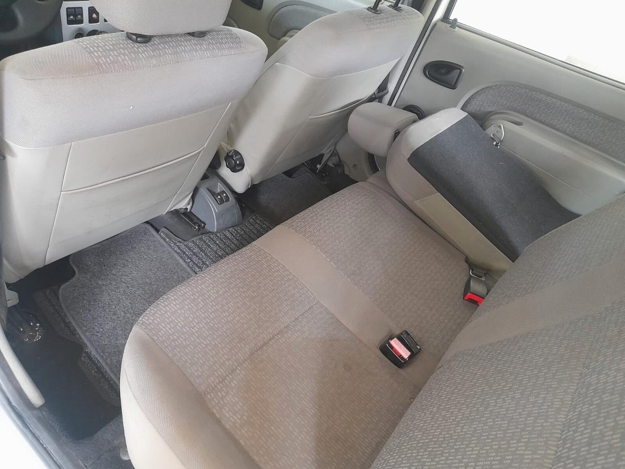 Dacia Logan MCV 1.6 7 posti Lauréate