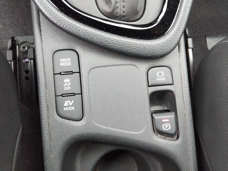 Toyota Yaris IV 2020 1.5h Lounge
