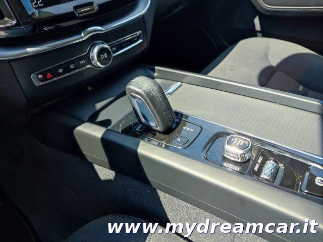 VOLVO XC60 B4 (d) AWD Geartronic Momentum Pro