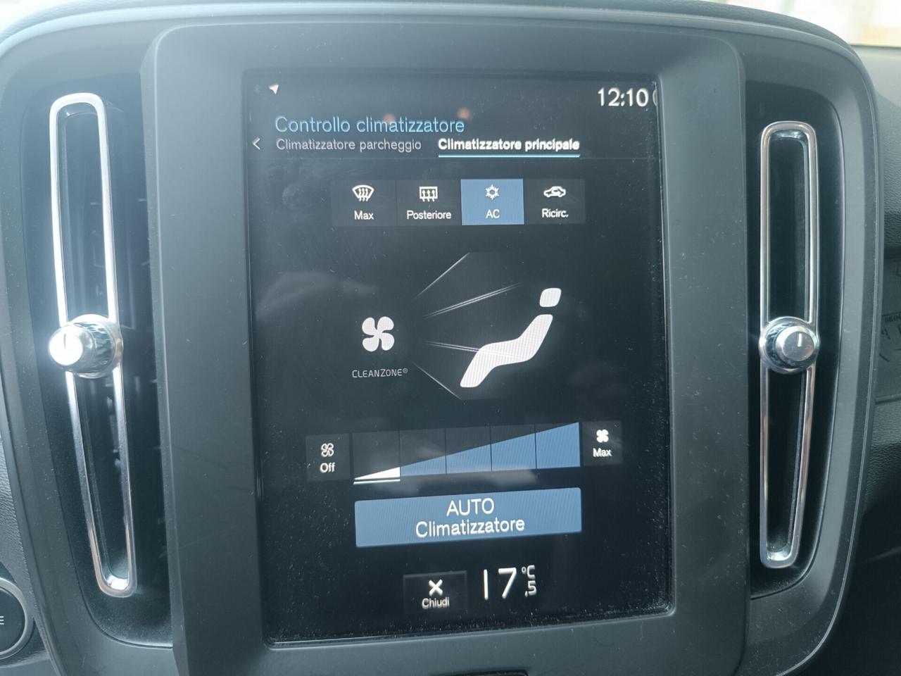 Volvo XC40 D3 Momentum Pro AUTOM. RETROCAMERA NAVI