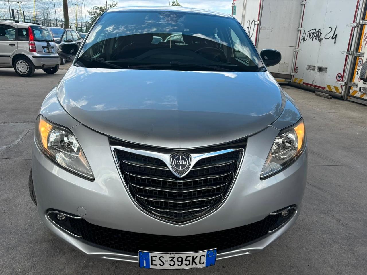 Lancia Ypsilon 0.9 TWINAIR 85 CV 5P METANO ECOCHIC GOLD