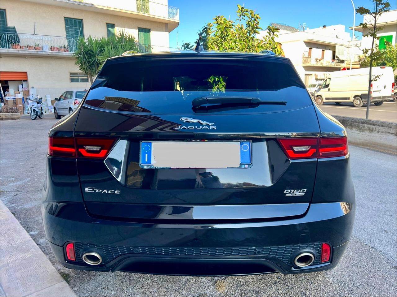 Jaguar E-Pace 2.0D 180 CV AWD aut. R-Dynamic SE