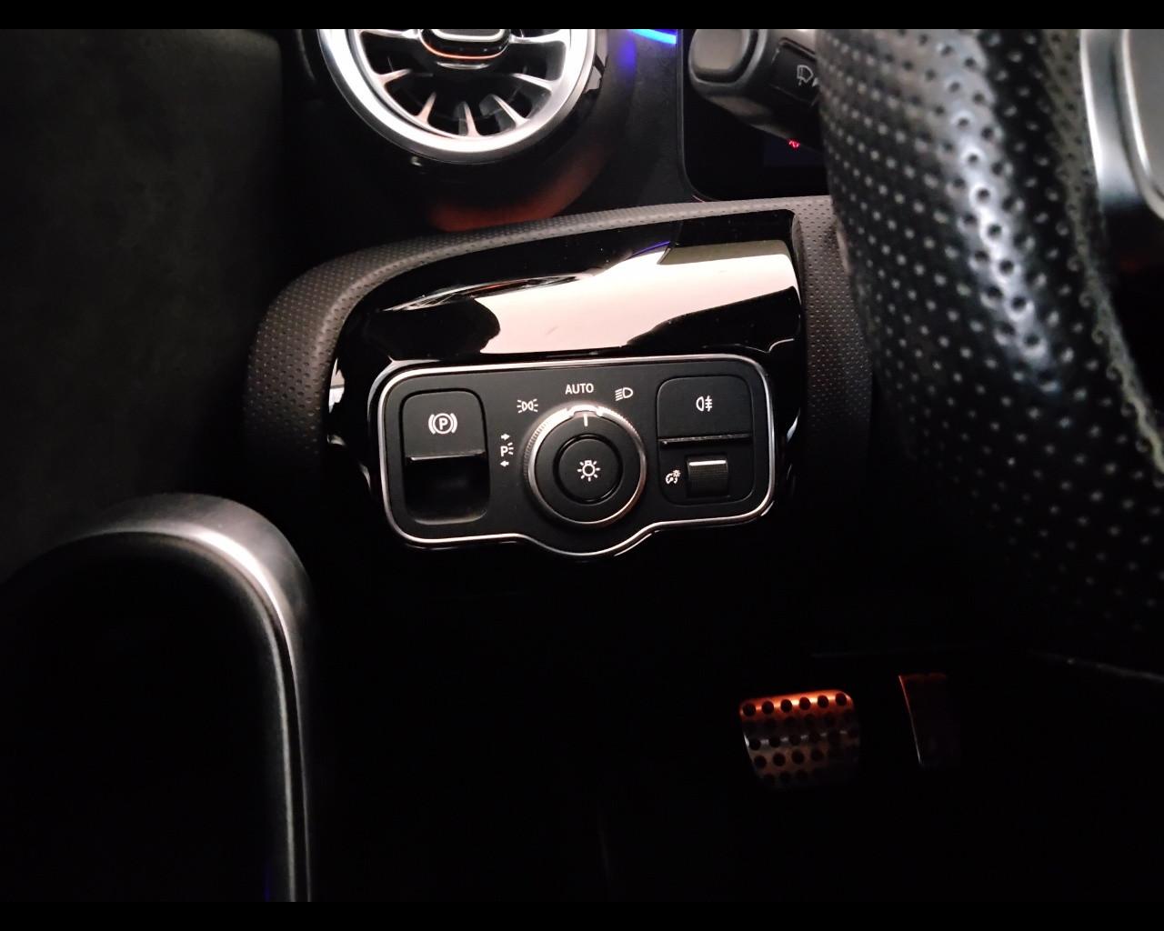 Mercedes-Benz Classe A - W177 2018 - A 180 d Premium auto