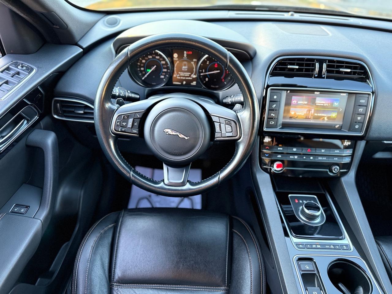 Jaguar F-Pace 2.0 D 180 CV AWD aut. Portfolio 2017