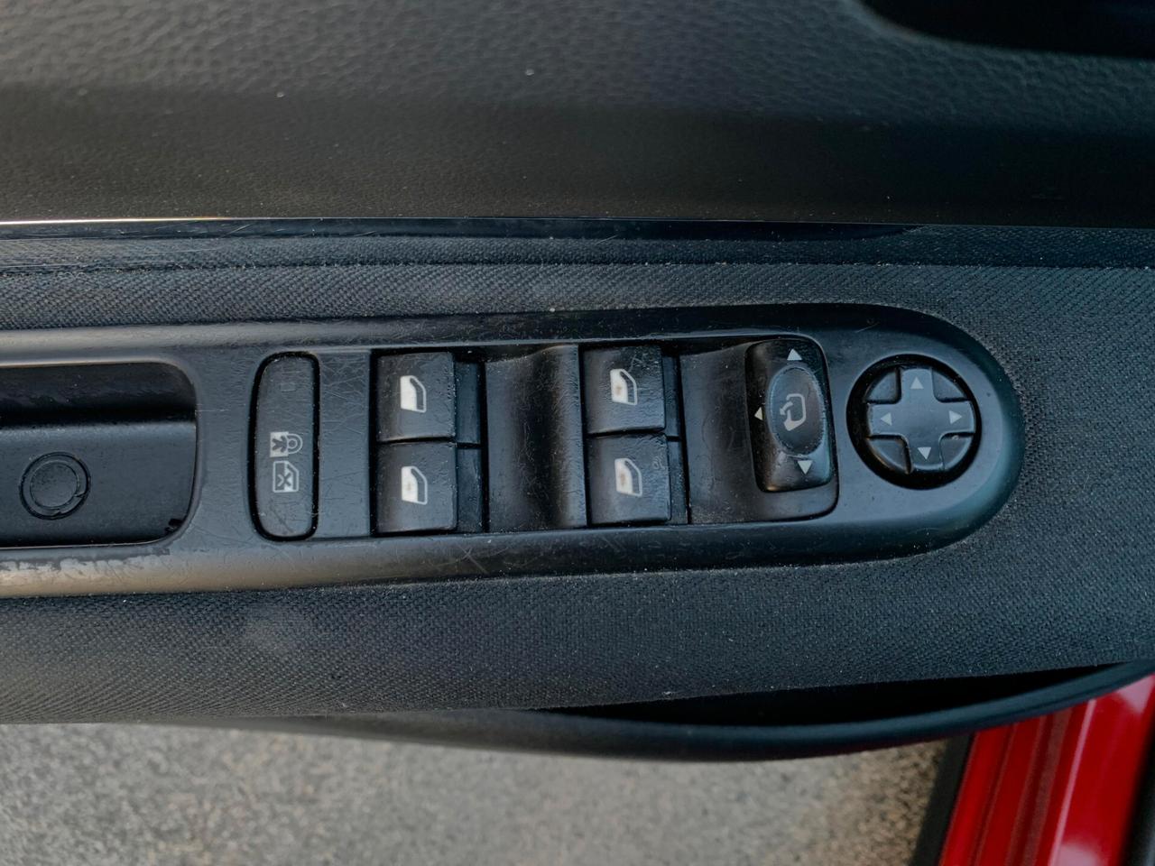 Peugeot 3008 1.6 HDi 115CV Allure