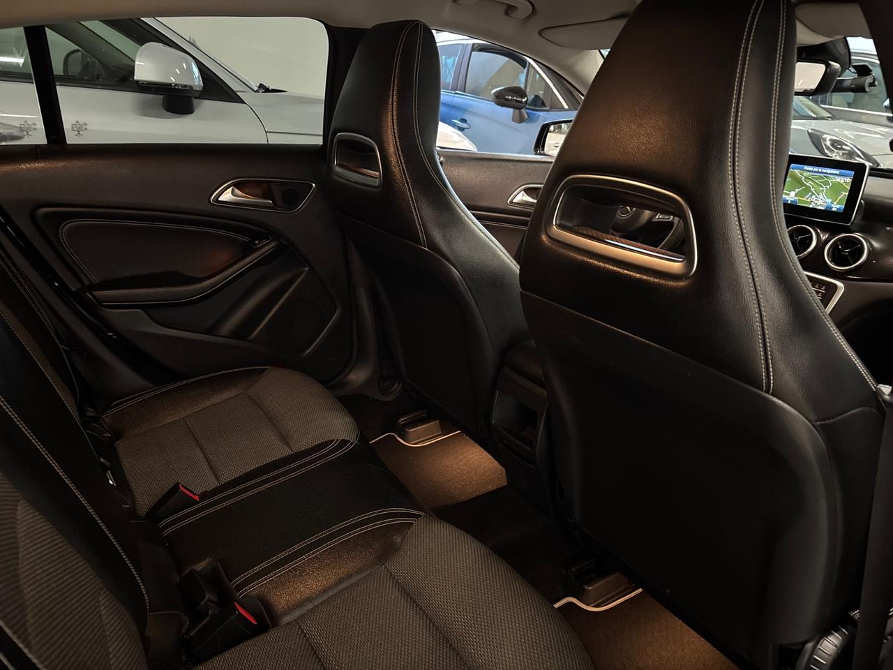 Mercedes-benz CLA 200d PREMIUM DARK