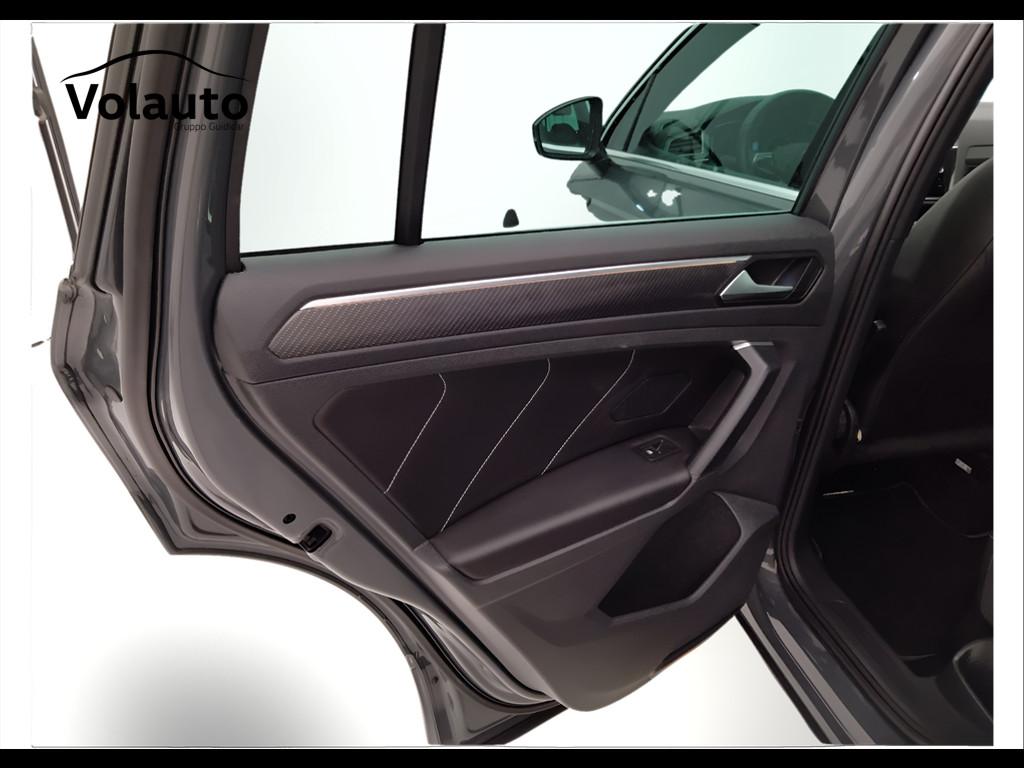 VOLKSWAGEN Tiguan II 2021 - Tiguan 1.5 tsi R-Line 150cv dsg