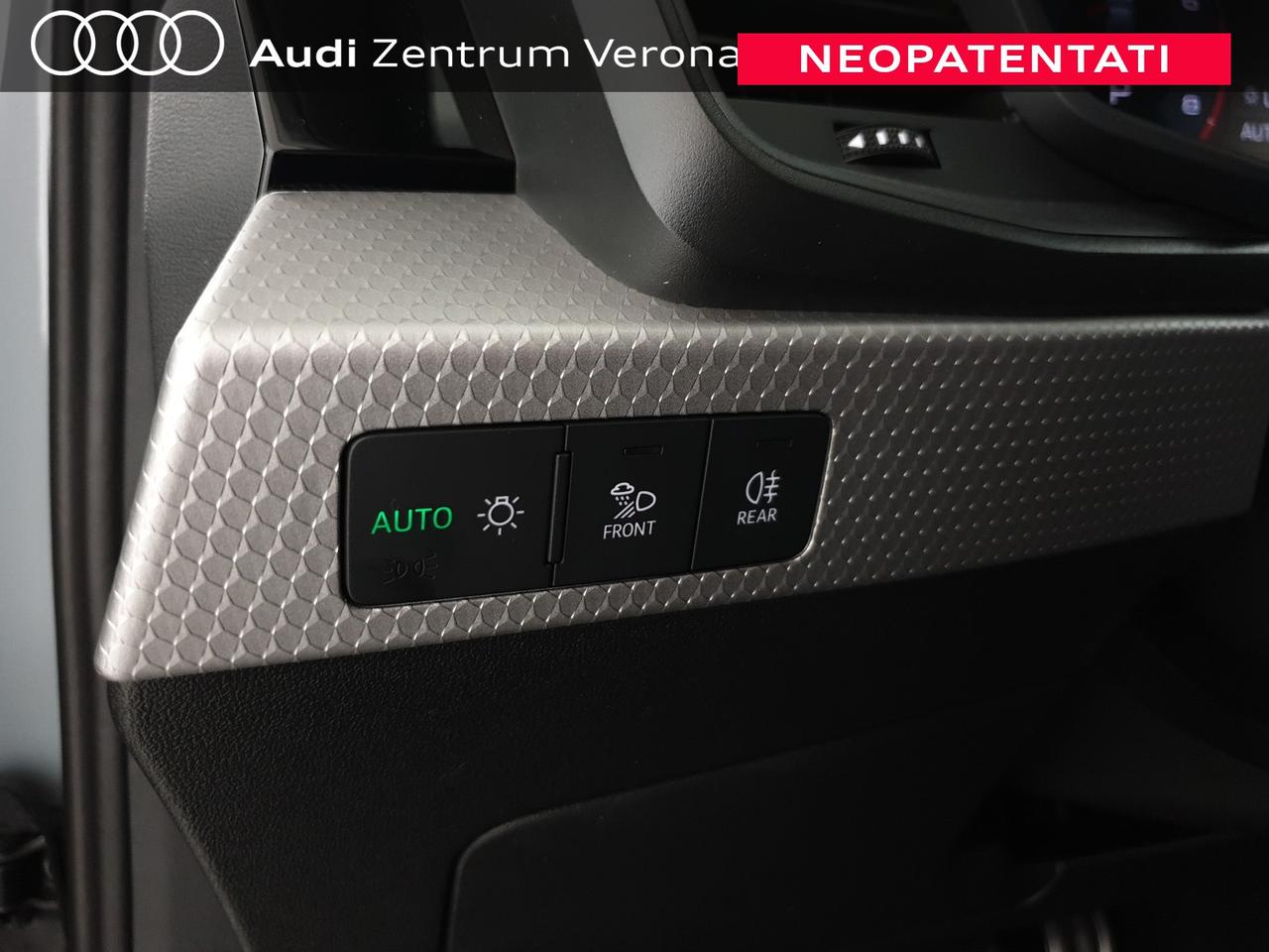 Allstreet 30TFSI 116CV S tronic Identity Contrast