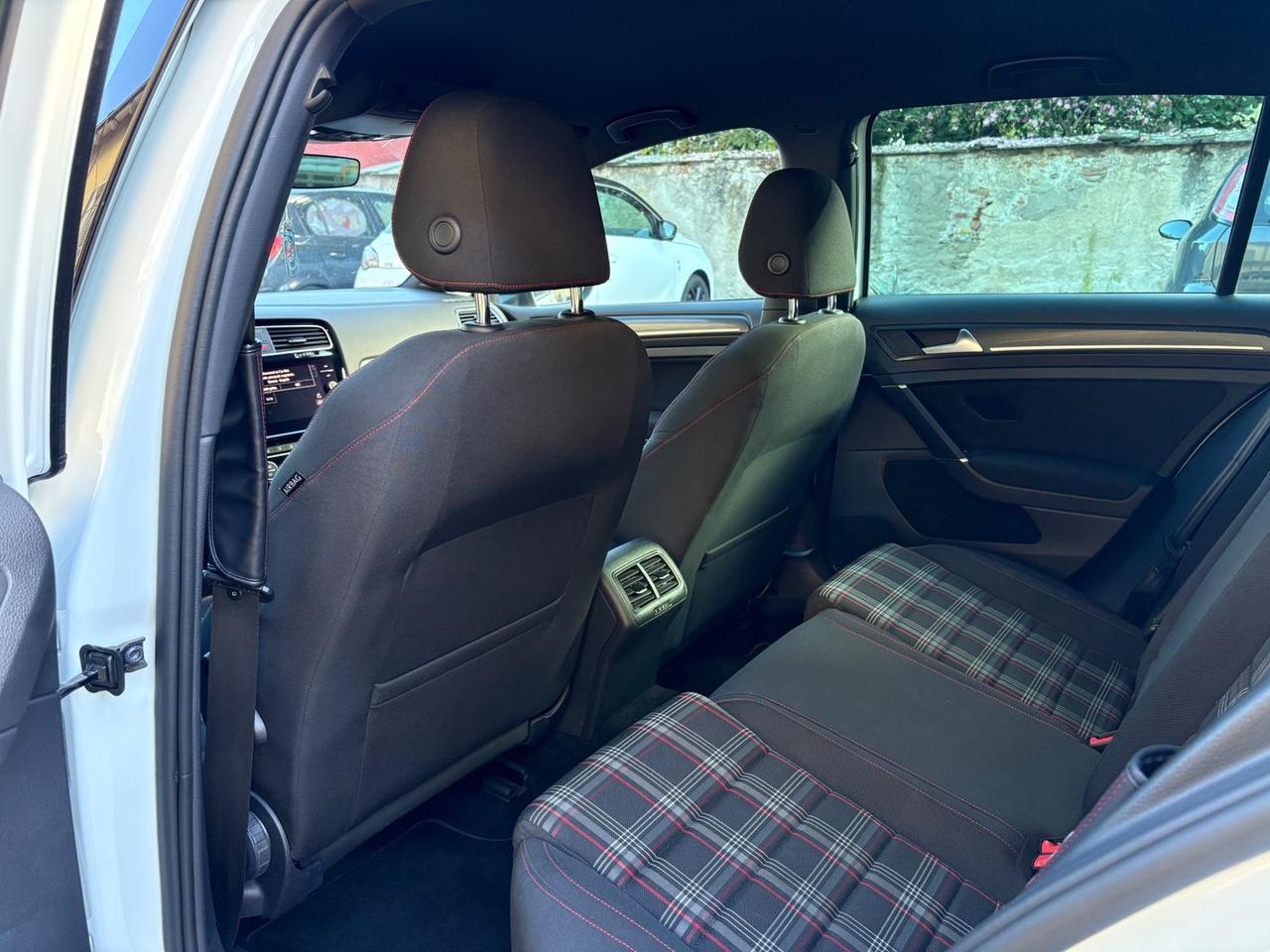 Volkswagen Golf Sport 2.0 GTI Performance #7593