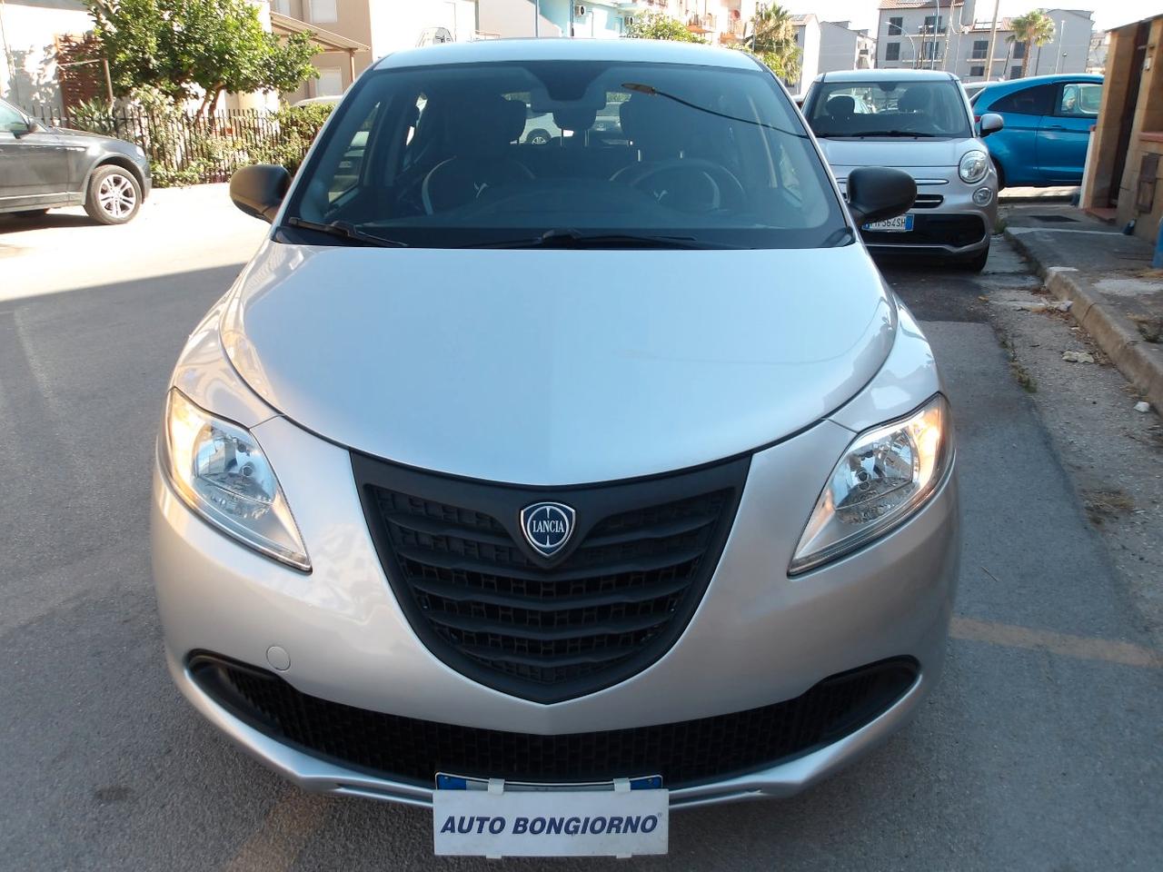 Lancia Ypsilon 5 Porte Ypsilon 1.2 8v Silver c/clima 69cv