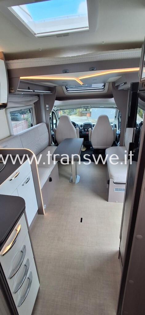 Bürstner Lyseo 684G Ampia zona giorno e bagno in coda