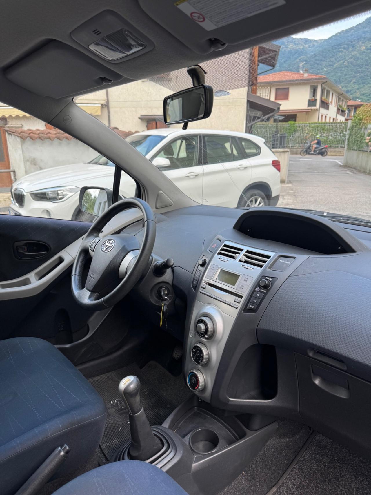 Toyota Yaris 1.0 5 porte
