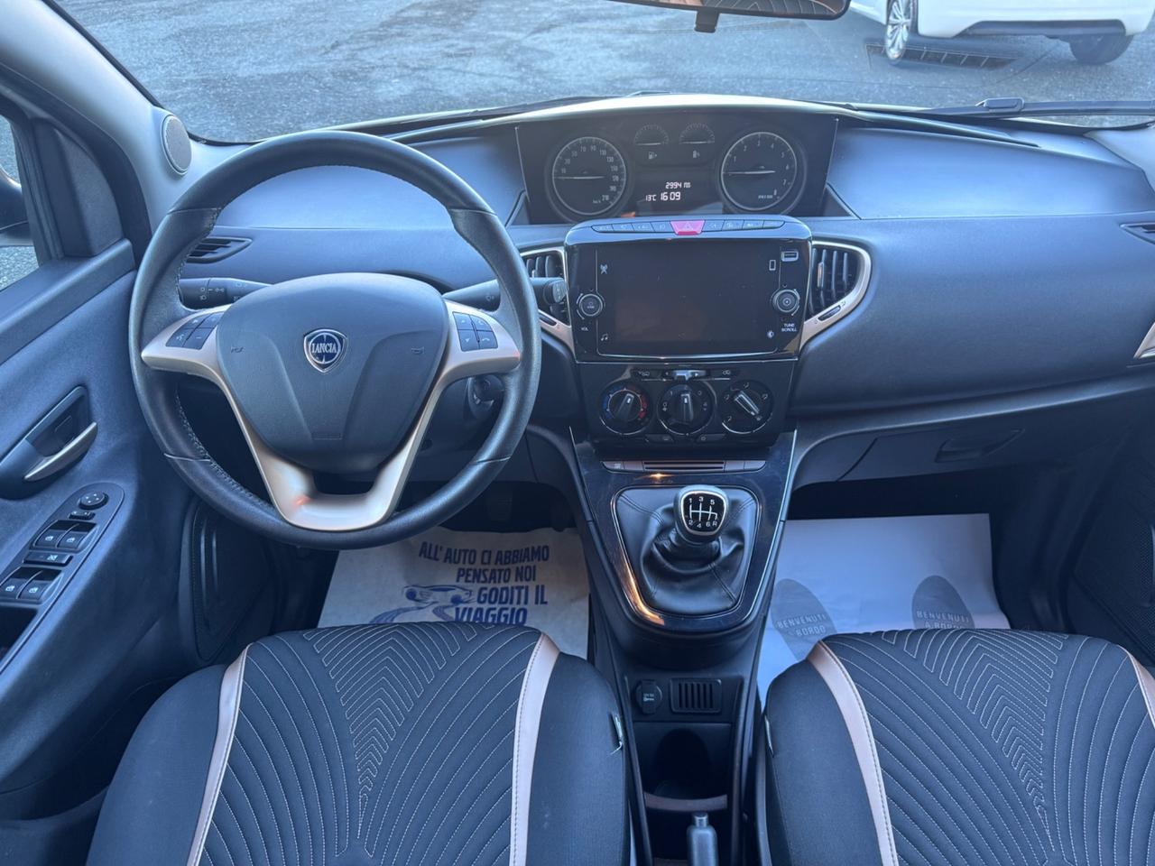 Lancia Ypsilon 1.0 Hybrid Alberta Ferretti