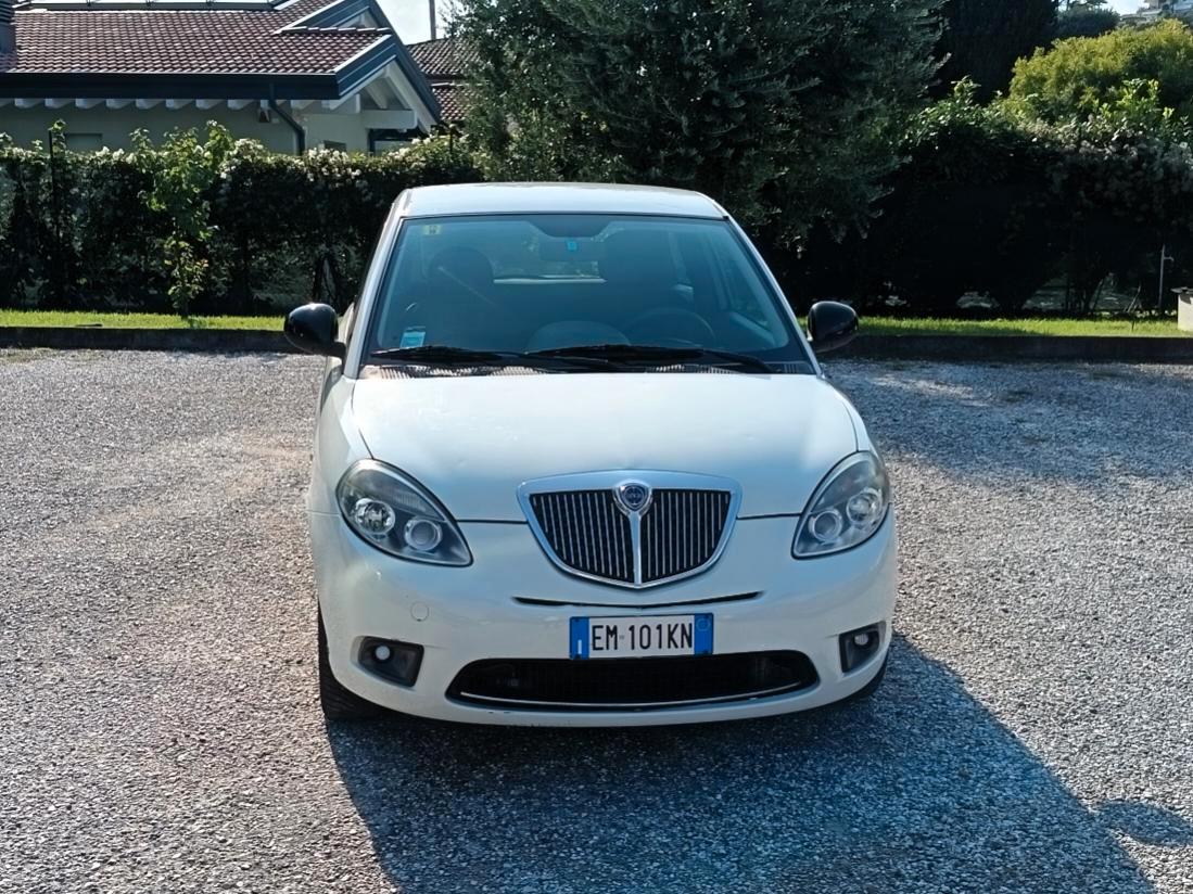 Lancia Ypsilon 1.2 UNYCA