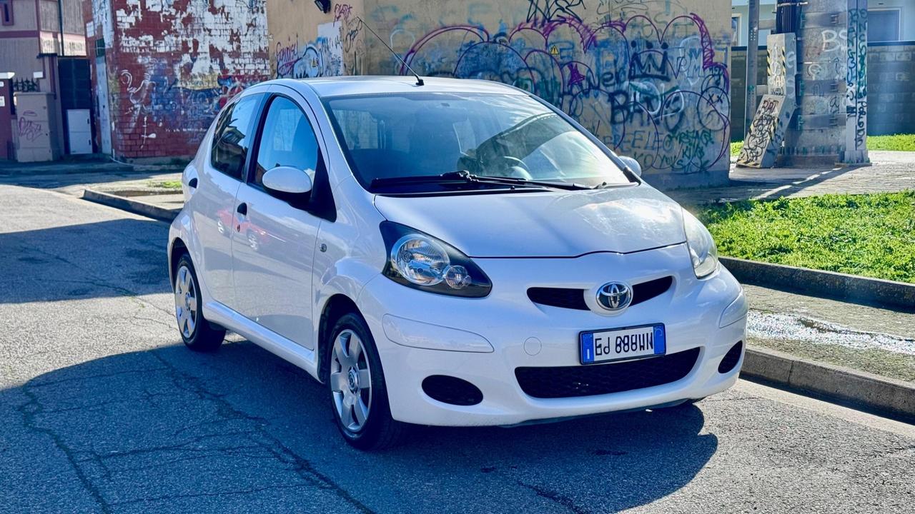 Toyota Aygo 1.0 12V VVT-i 5 porte Deep Ocean Connect