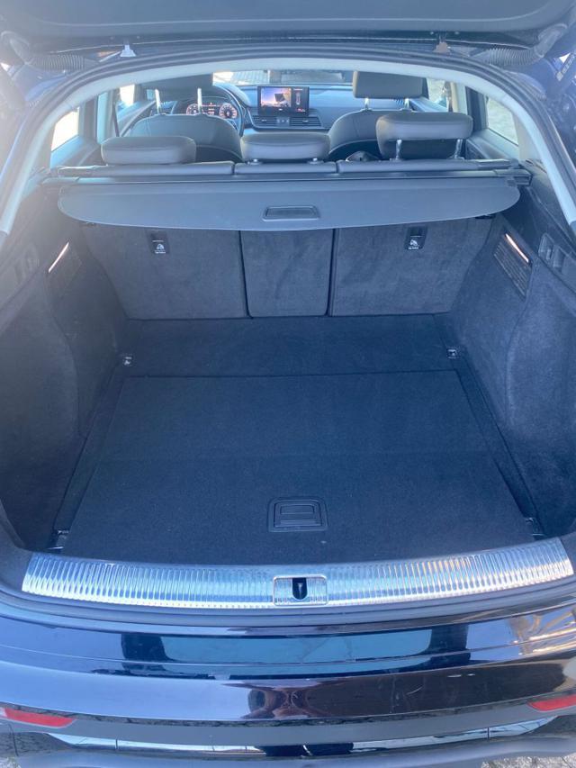 AUDI Q5 40 TDI quattro Business Advanved FARI MATRIX