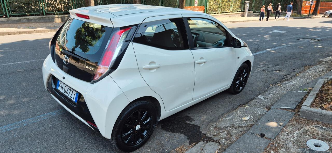 Toyota Aygo X-PLAY 5 PORTE RETROCAMERA CON GARANZIA