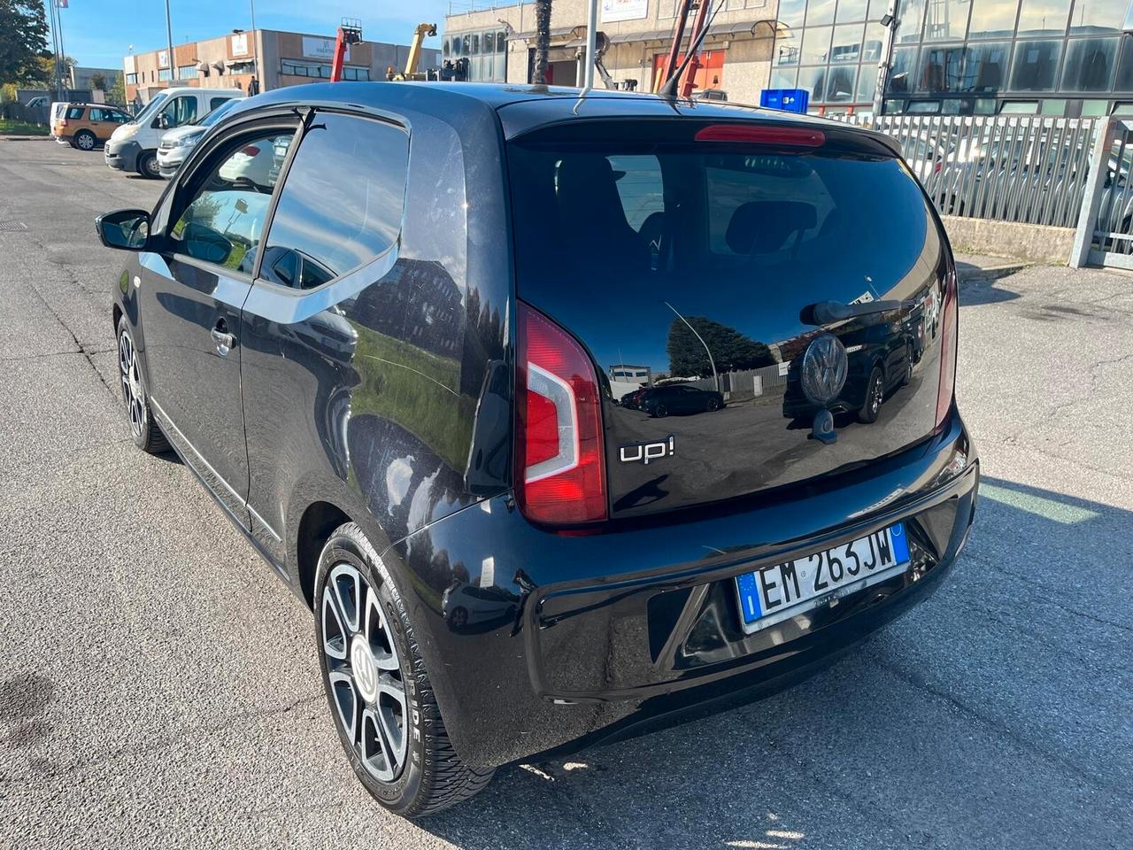 Volkswagen up! High 1.0 75cv