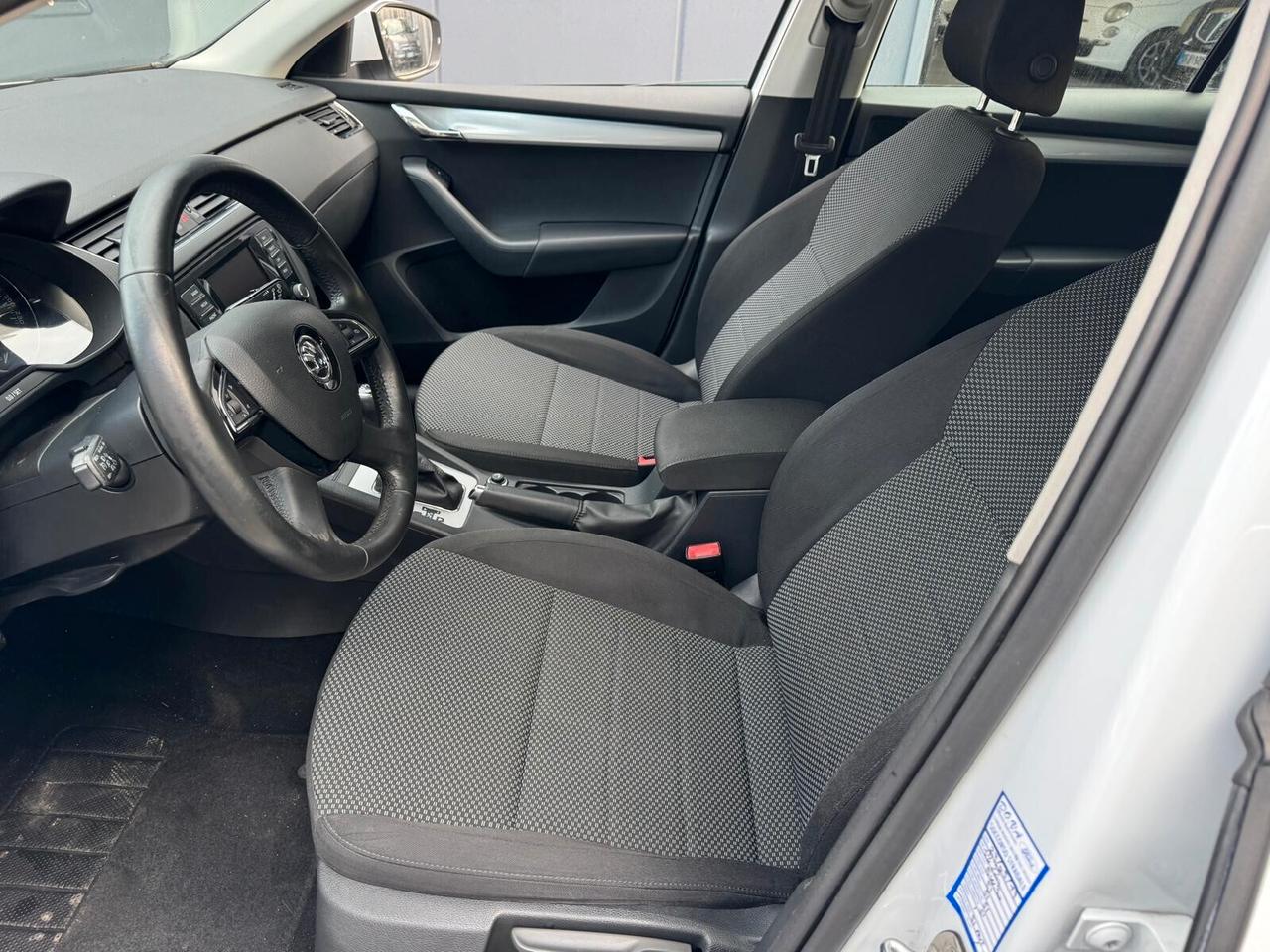 Skoda Octavia 1.6 TDI CR 105 CV DSG Elegance*EURO5B*NAVI