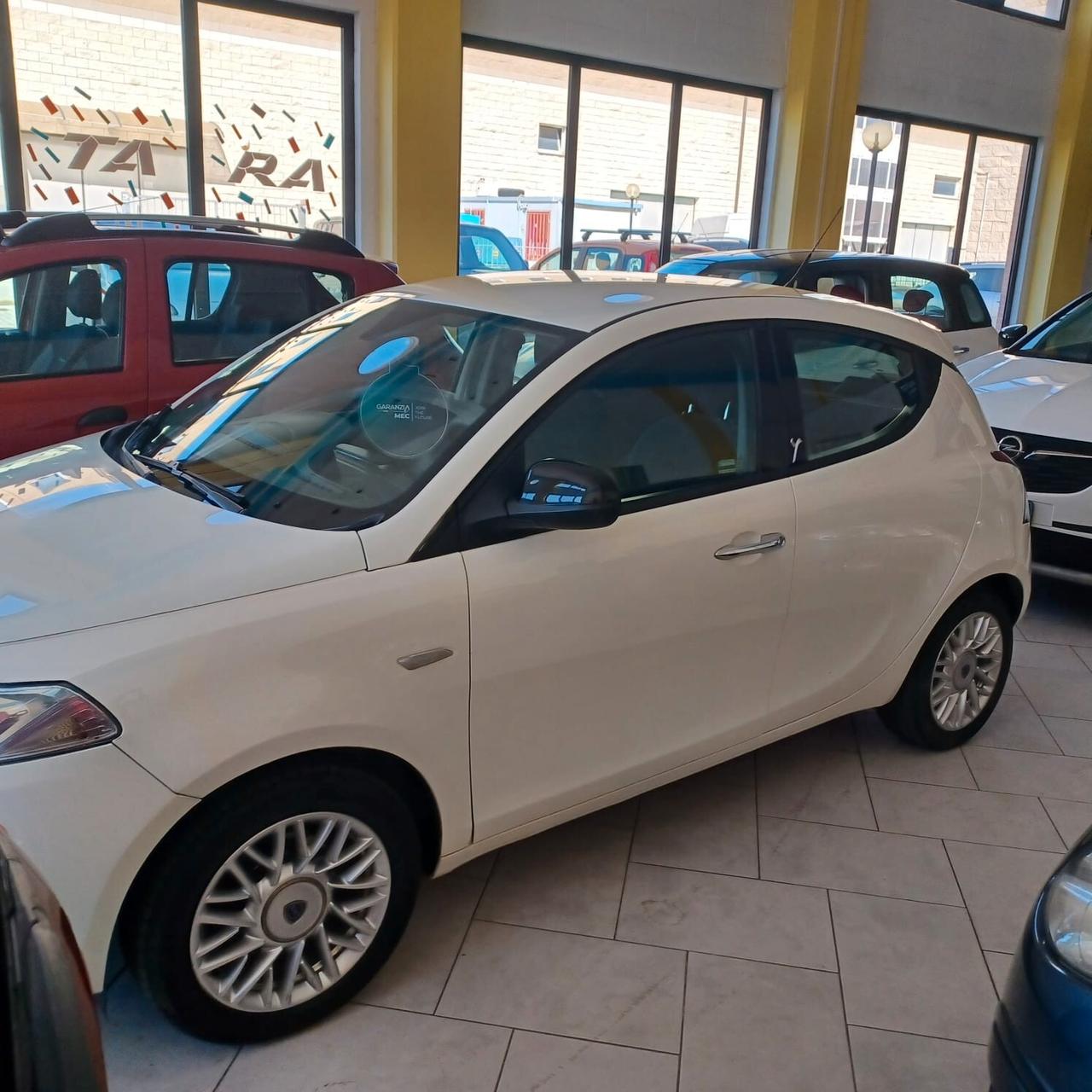 NEOPATENTATI LANCIA YPSILON 1.2 OTTIMO STATO