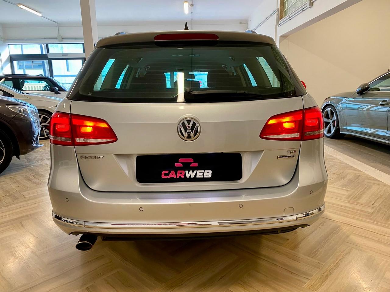 VOLKSWAGHEN PASSAT 1.6 TDI Highline NAVY 2014