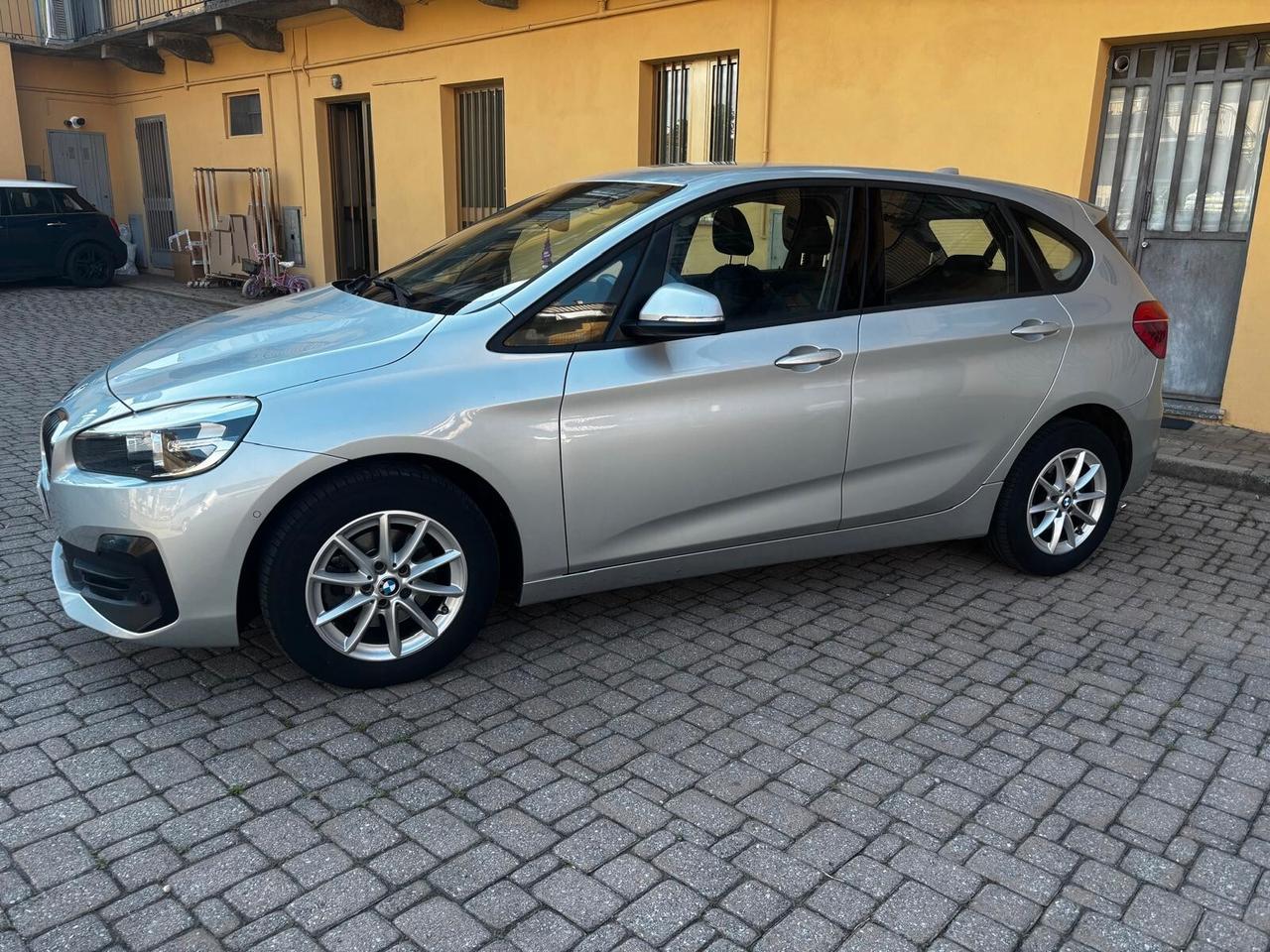 Bmw 2er Active Tourer 216d Active Tourer Advantage