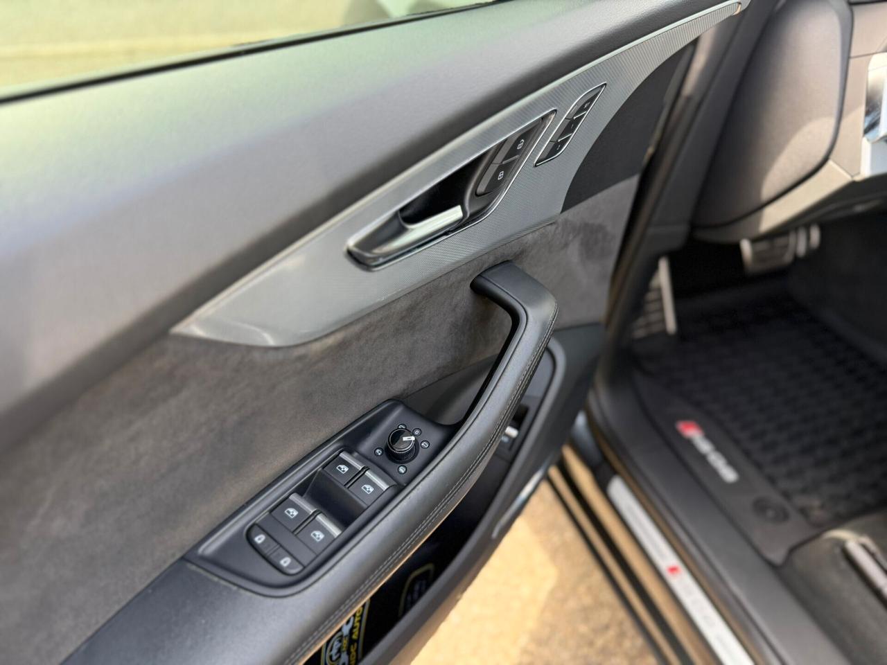 Audi Q8 RS TFSI V8 quattro tiptronic