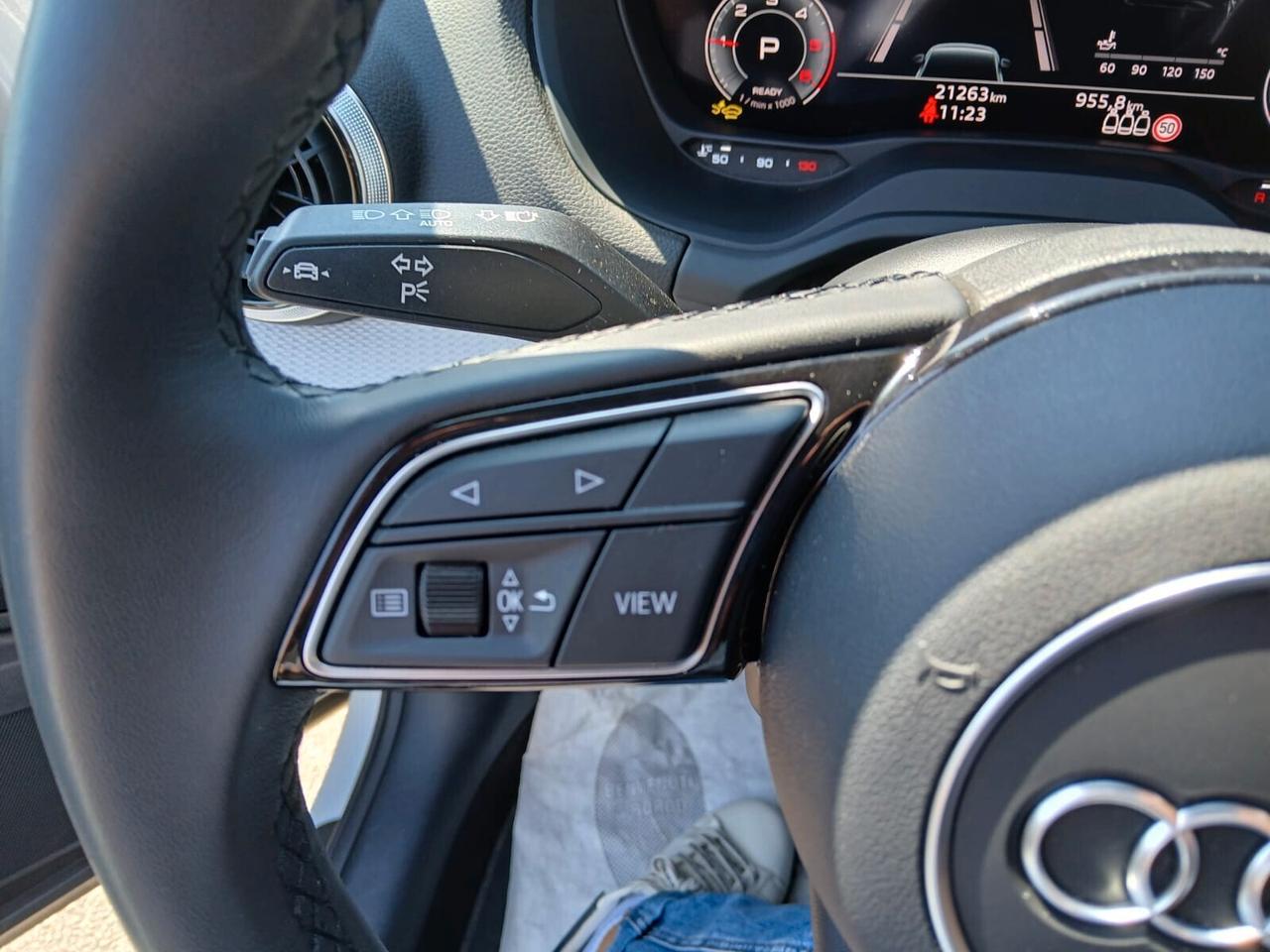 Audi Q2 35 TDI S tronic Identity Black-AZIENDALE