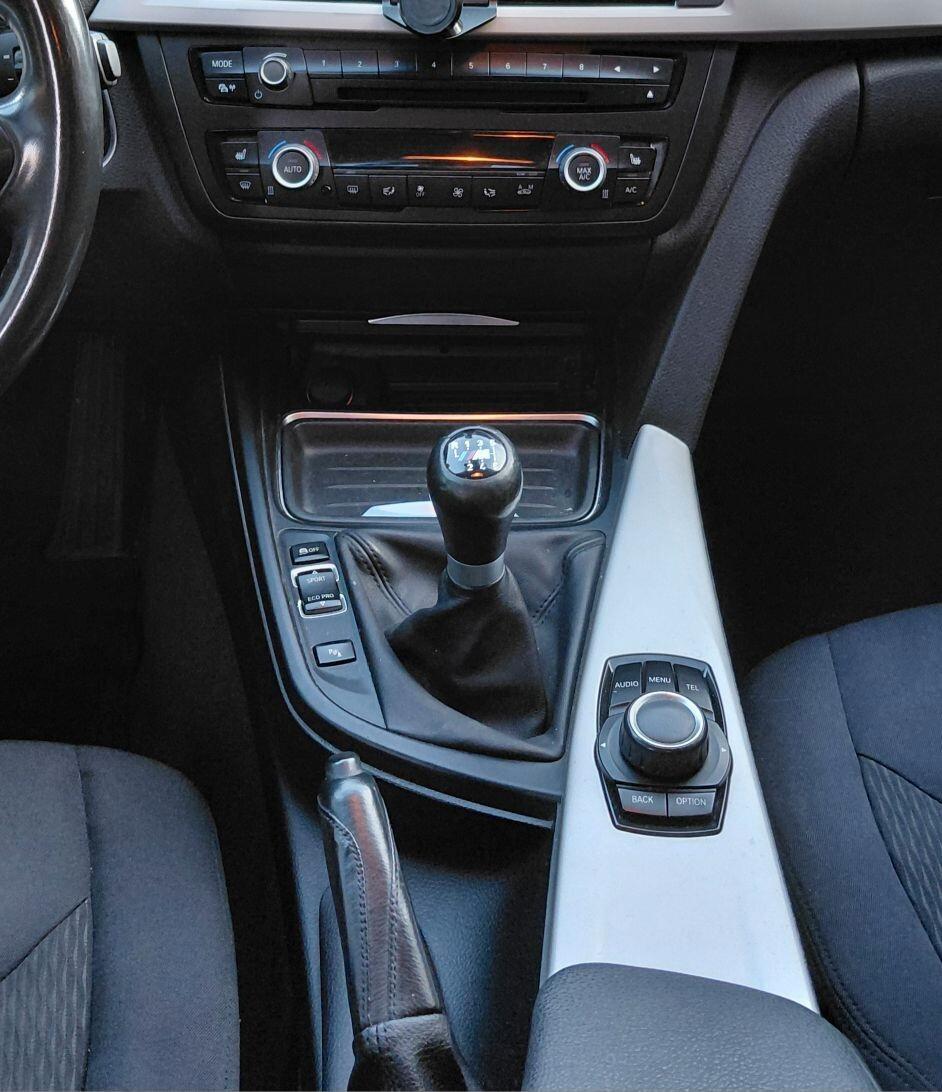 Bmw 318 318d Touring Msport - 2014